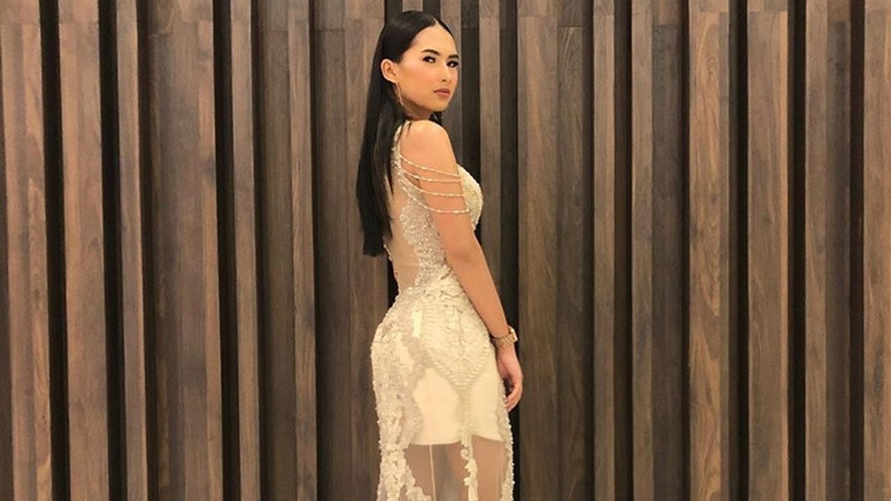 Kerap Bergaya Kasual, Ini 7 Potret Soraya Rasyid dengan Gaun Menawan