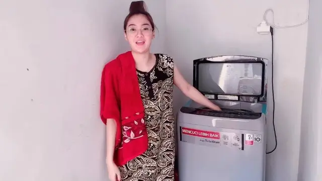 6 Potret Nella Kharisma saat Pakai Daster, Tampil Sederhana