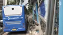 Kerusakan Halte Transjakarta Simprug usai tertabrak truk kontainer, Jakarta, Kamis (19/4). (Merdeka.com/Iqbal Nugroho)