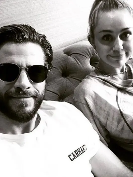 Melansir Billboard beberapa waktu lalu, Miley mengatakan bahwa dirinya sangat senang dan begitu paham hubungan yang sebenarnya terjadi di antara mereka. Meskipun banyak yang mengatakan itu tidak wajar. (Instagram/mileycyrus)