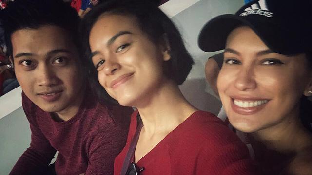 [Bintang] Romantis, Ini 8 Foto Kebersamaan Eva Celia dan Demas Narawangsa