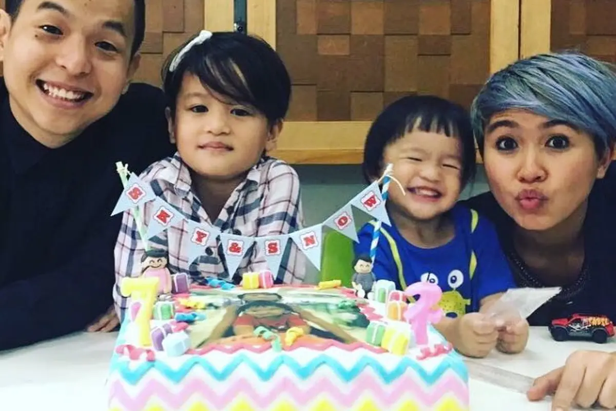 [Bintang] Ernest Prakasa dan Meira Anastasia