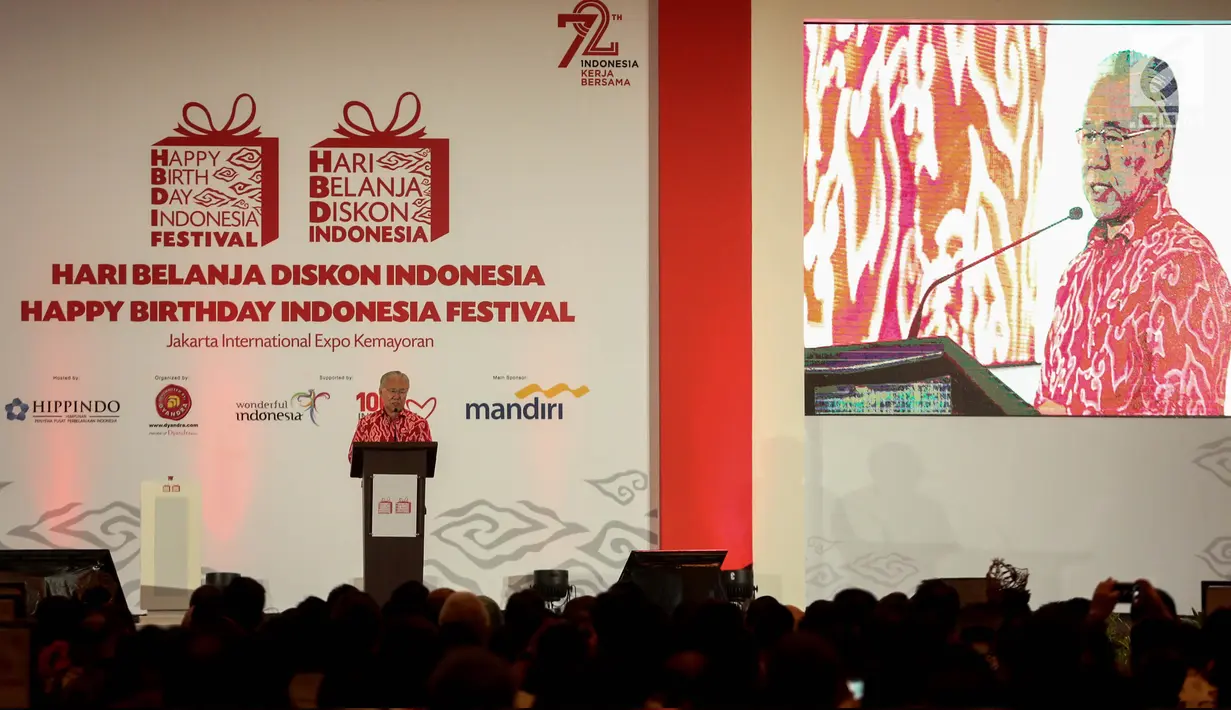 Mendag Enggartiasto Lukito memberikan sambutan pada pembukaan Hari Belanja Diskon Indonesia dan Happy Birthday Indonesia Festival di Jakarta, Selasa (15/8). Pada event ini pengunjung akan mendapatkan diskon hingga 72 persen. (Liputan6.com/Faizal Fanani)