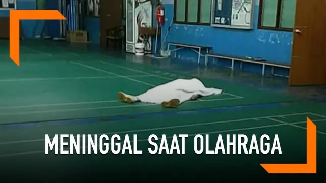 Ketika sedang bermain badminton, seorang pria tiba-tiba jatuh dan tak sadarkan diri. Para temannya pun telah melakukan langkah CPR untuk menyelamatkan nyawanya. Namun sayang, nyawa pria tersebut tetap tak terselamatkan. Ia meninggal di tempat.