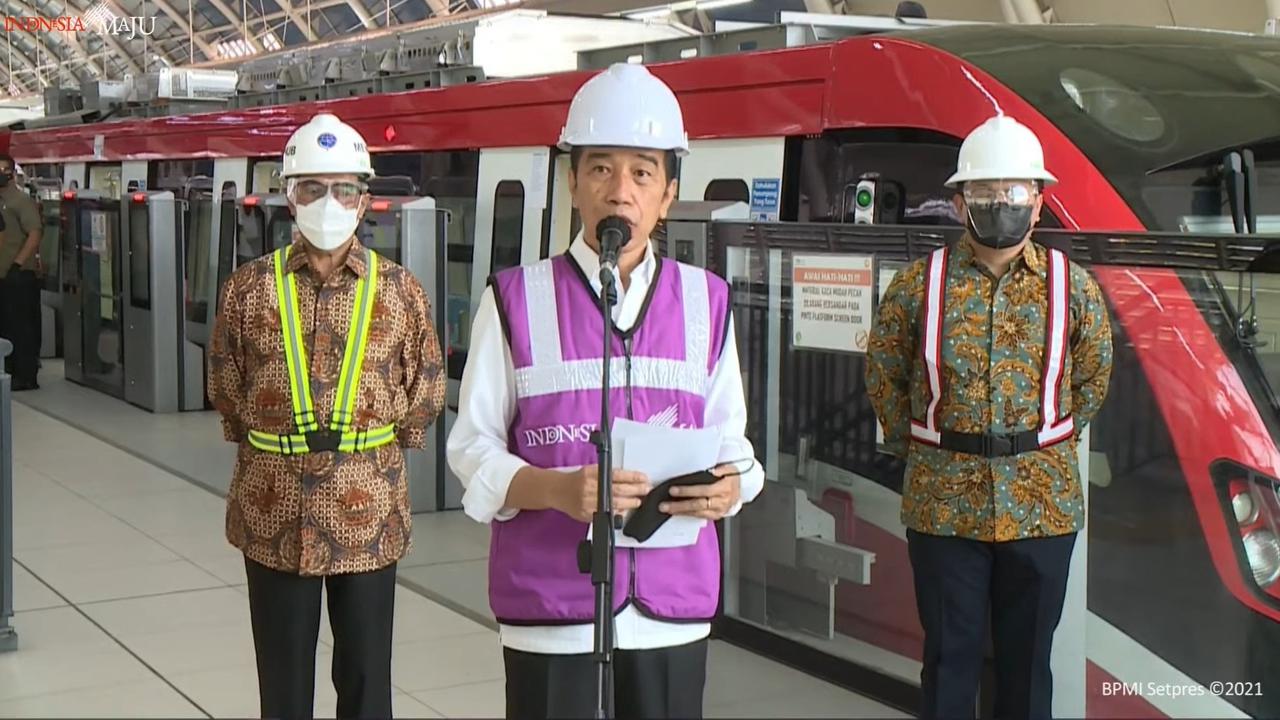 Presiden Jokowi meninjau LRT di Taman Mini Indonesia Indah dan Stasiun Harjamukti Cibubur