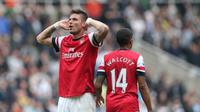 Dua penyerang Arsenal, Olivier Giroud (kiri) dan Theo Walcott (kanan). (AFP/Ian MacNicol)