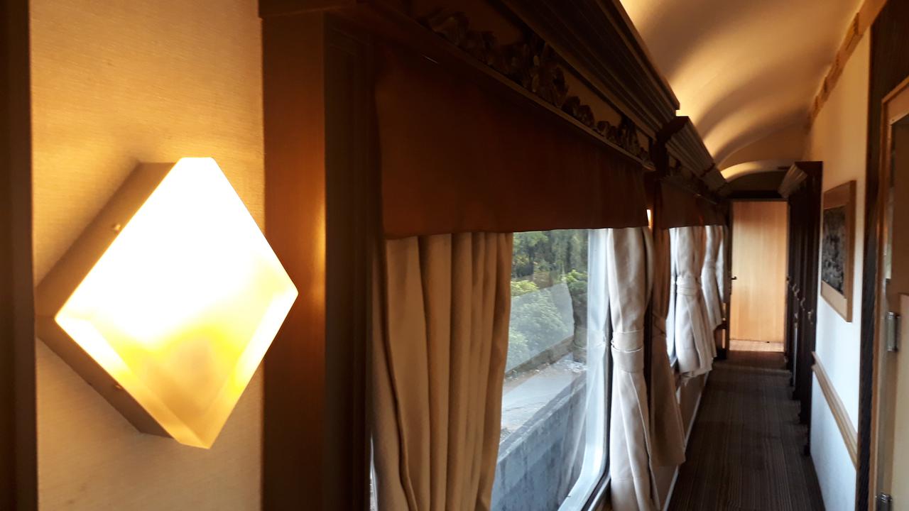 Intip mewahnya kereta Kepresidenan RI. (Ilyas Praditya/Liputan6.com)