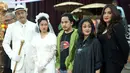 Tidak hanya sebatas cikal bakalnya dalam dunia seni peran, dengan main teater Cornelia Agatha merasa batinnya terpuaskan. Bahkan, ia mengaku tidak bisa diukur dengan uang sekalipun.  (Nurwahyunan/Bintang.com)