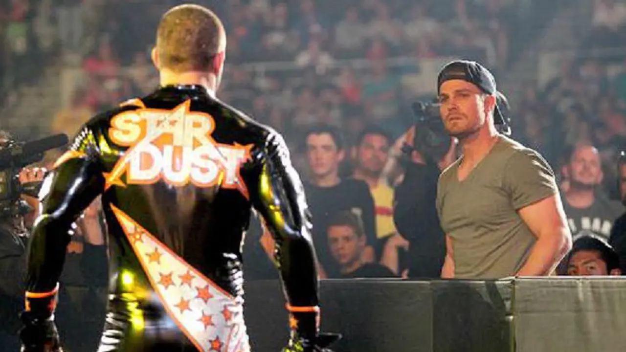 Stephen Amell dan Stardust
