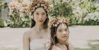 Putri pertama Jennifer kian beranjak dewasa, Kiyomi pun tak kalah cantik dengan sang ibunda.(@jenniferbachdim)
