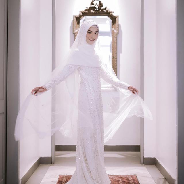 6 Potret Jihan Salsabila, Istri Ustaz Syam Elmarusy yang Memesona