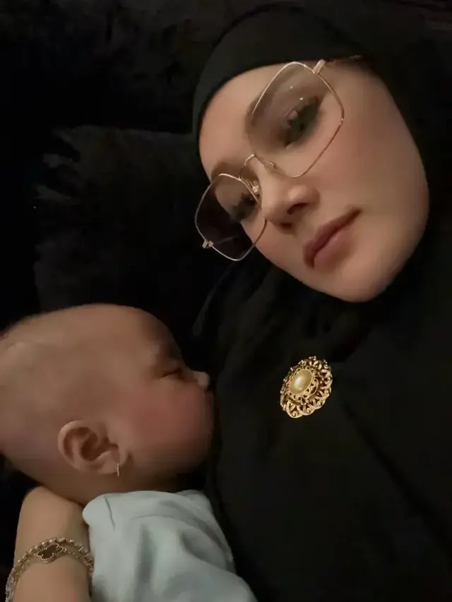 4 Artis yang Adopsi Bayi Perempuan, Terbaru Mulan Jameela