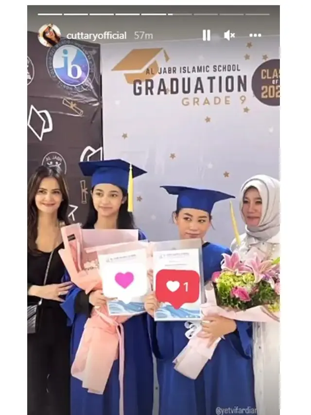 5 Momen Cut Tary Dampingi Anak saat Wisuda, Bangga Banget