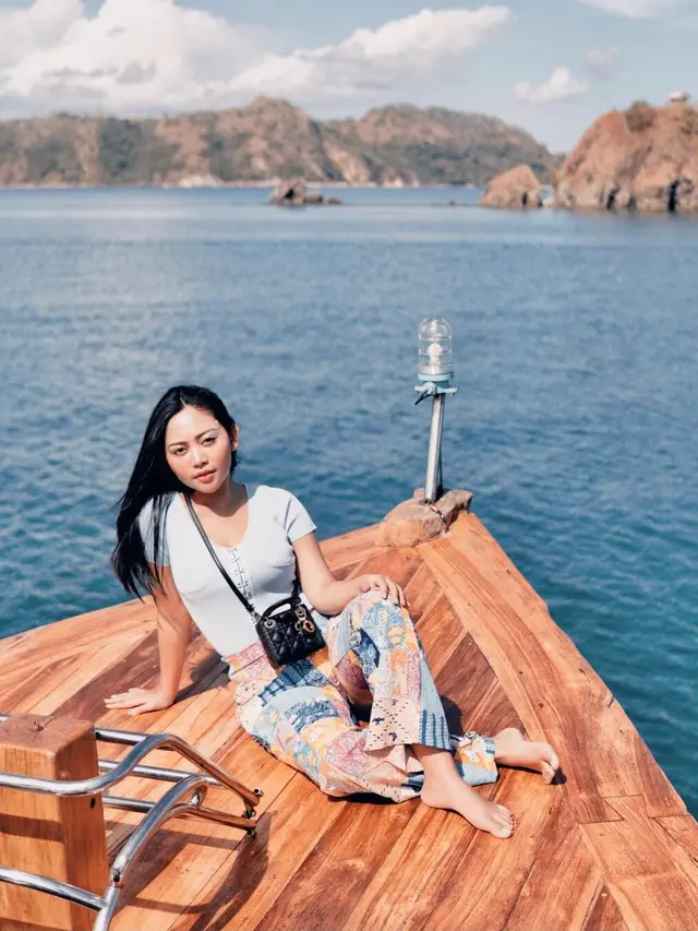 Potret Liburan Rachel Vennya di Labuan Bajo, Outfitnya Curi Perhatian. (Sumber: Instagram/rachelvennya)