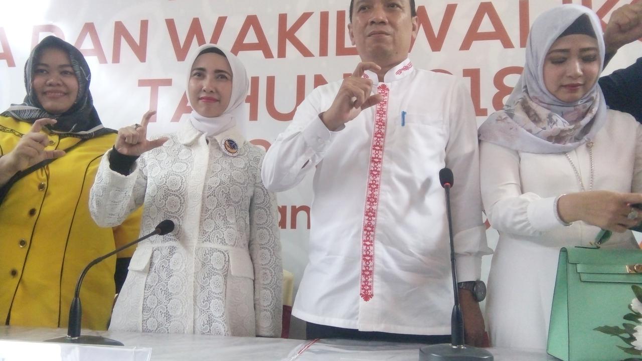 Pasangan calon di Pilkada Serang, Banten.