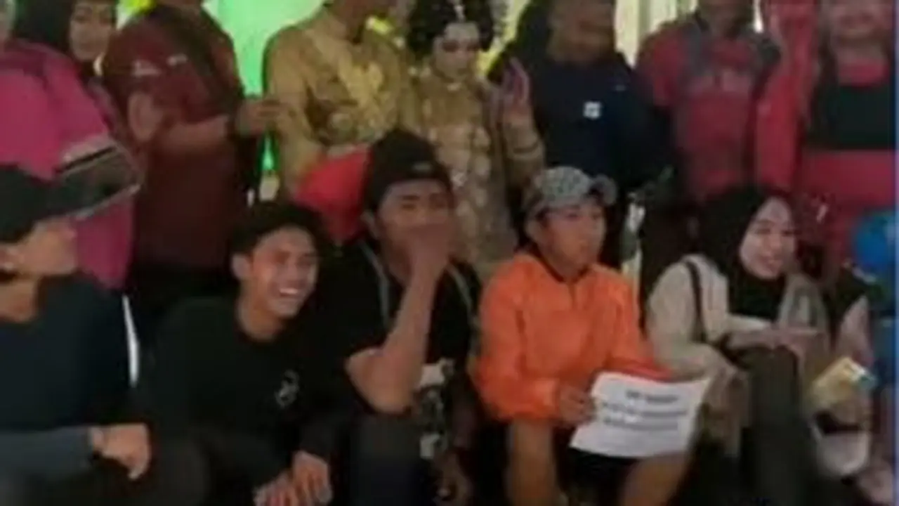 Outfit anak gunung yang kondangan bikin salah fokus. (Foto: Tangkapan layar IG @mountnesia)