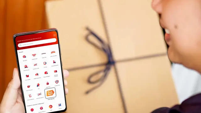 Aplikasi MyTelkomsel kini bisa digunakan untuk mengirim barang melalui PosAja! (Foto: Corpcomm Telkomsel)
