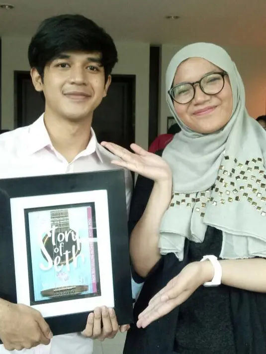 Selain bermain di film Dilan 1990, Debi juga pernah jadi pemeran dan penyanyi dalam Story of Seth. (Foto: instagram.com/deboys13)