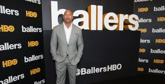 Mendapat julukan The Rock, aktor bertubuh besar dan kekar, Dwayne Johnson baru-baru ini membuat netizen terpana dengan aksi kerennya sebagai seorang ayah yang baik untuk buah hatinya. (AFP/Bintang.com)