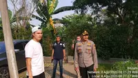 Kapolsek Pesanggrahan Kompol Tedjo Asmoro Saat mengecek langsung lokasi pembobolan mobil Baim Wong di Pesanggrahan, Jakarta Selatan (Dok. Istimewa)