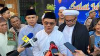 Ketua PP Muhammadiyah, Muhadjir Effendy melaksanakan salat Idulfitri 1 Syawal 1447 H di Pusat Dakwan Muhammadiyah, Jakarta Pusat. (Liputan6.com/Delvira Hutabarat)