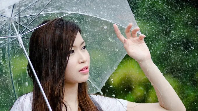 Cegah Jerawat dan Kulit Kusam, Begini Rutinitas Perawatan Kulit Penting Saat Musim Hujan