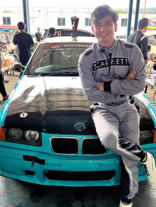 Pria asal Aceh itu berhasil melintasi 10 lap di Sentul International Circuit, Bogor, Minggu (5/3). Ia pun mengaku tak menyangka bisa meraih juara 2 dalam ajang tersebut. [Instagram/teukuryantr]