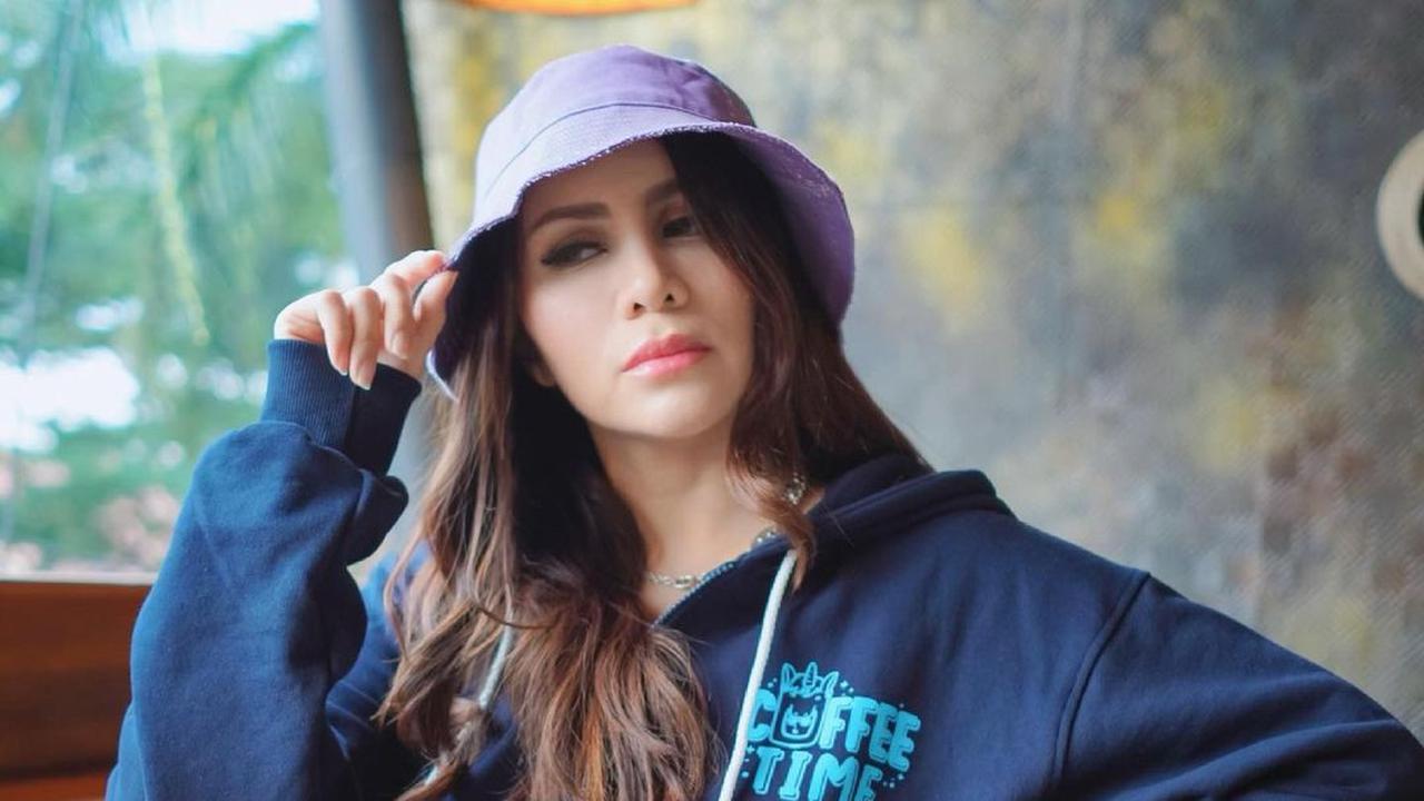 6 Potret Momo Geisha Tampil Kekinian Bak ABG, Geram Disebut Berwajah Tua