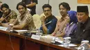 Dubes RI untuk India Andi Ghalib (kanan) menjawab pertanyaan dalam Dialog Publik di Gedung Nusantara III DPR RI, Senayan, Jakarta, Kamis (18/12/2014). (Liputan6.com/Andrian M Tunay)