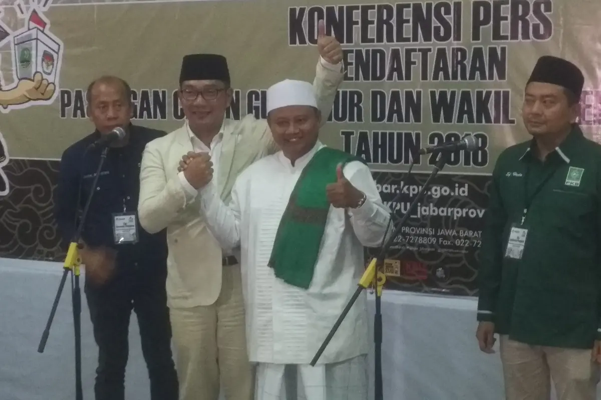 Pasangan Ridwan Kamil - Uu Ruzhanul Ulum mendaftar ke KPUD Jabar