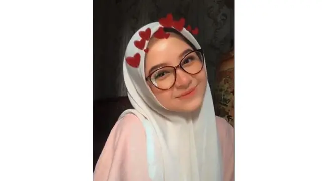 Disebut Mirip Laudya Cynthia Bella, Ini 6 Potret Tea Artis TikTok yang Lagi Viral