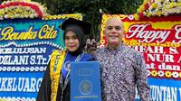 Hadiri wisuda keponakan, Ozy Syahputra 'Si Manis Jembatan Ancol' dipuji awet muda. [IG: @ozisyahputranew]