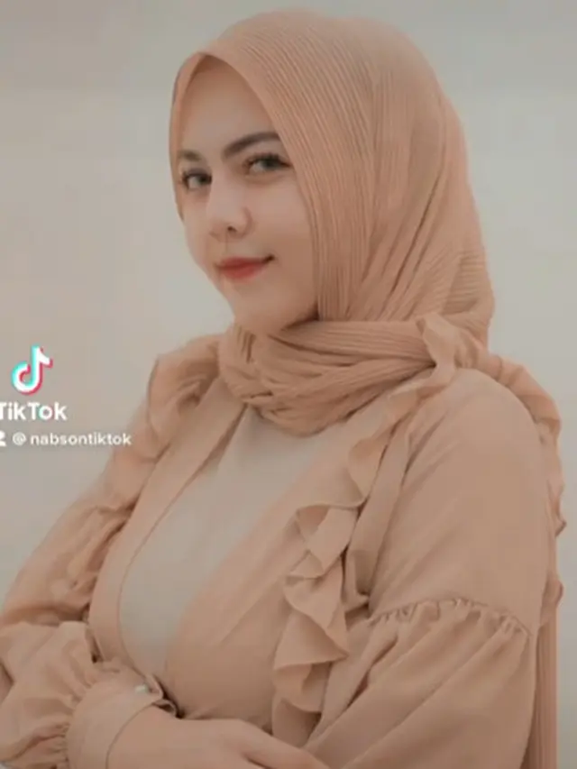 6 Potret Ratu Rizky Nabila Pakai Hijab, Penampilannya Bikin Pangling