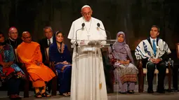 Paus Fransiskus memberi kata sambutan saat mengunjungi Museum 11 September di kota New York, Jumat (25/9/2015). Paus Fransiskus sedang melakukan kunjungan selama enam hari ke Amerika Serikat. (REUTERS / Tony Gentile)