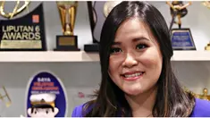 Jessica Kumala Wongso berjalan cepat menuju Direktorat Reserse Kriminal Umum Polda Metro Jaya untuk menjalani pemeriksaan. Kehadiran Jessica hampir luput dari pandangan pewarta. Apalagi Dia menggunakan baju tahanan dari Polda Metro Jaya. 