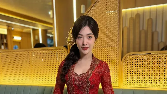 Model Kebaya Modern ala Dara Sarasvati (credit: instagram/darasarasvaati)