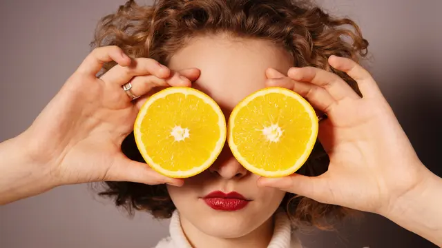 Jeruk salah satu vitamin C (Foto: Unsplash.com/Avadalyan).