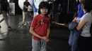 Pianis belia asal Indonesia, Joey Alexander (12) usai latihan bermain piano di Prancis, 10 Agustus 2015. Di usianya yang masih belia, Joey pernah tampil di berbagai pentas musik bergengsi di Amerika dan Eropa.  (AFP PHOTO/PASCAL Pavani)