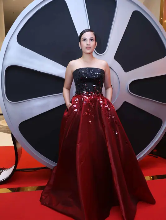 Atas perolehan tersebut, bukan berarti pencapaianya telah selesai. Atas perolehan itu, sebagai penyemangat dirinya dalam berkarya untuk lebih baik lagi ke depan. (Nurwahyunan/Bintang.com)