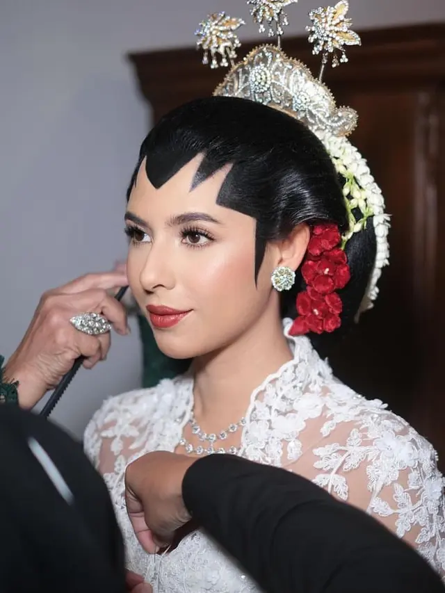 Nadine Kaiser Putri Susi Pudjiastuti saat Menikah. [@rhay_david]