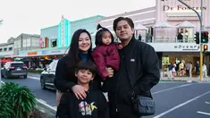 Eriska Rein membagikan momen liburannya bersama kelurga di luar negeri. New Zealand atau Selandia Baru menjadi negera tujuannya untuk berlibur. Tepat di momen liburan sekolah anak pertamanya, Eriska dan suami pelesir ke negara kepulauan yang terletak di sebelah tenggara benua Australia itu saat musim dingin. (Liputan6.com/IG/@eriskarein)