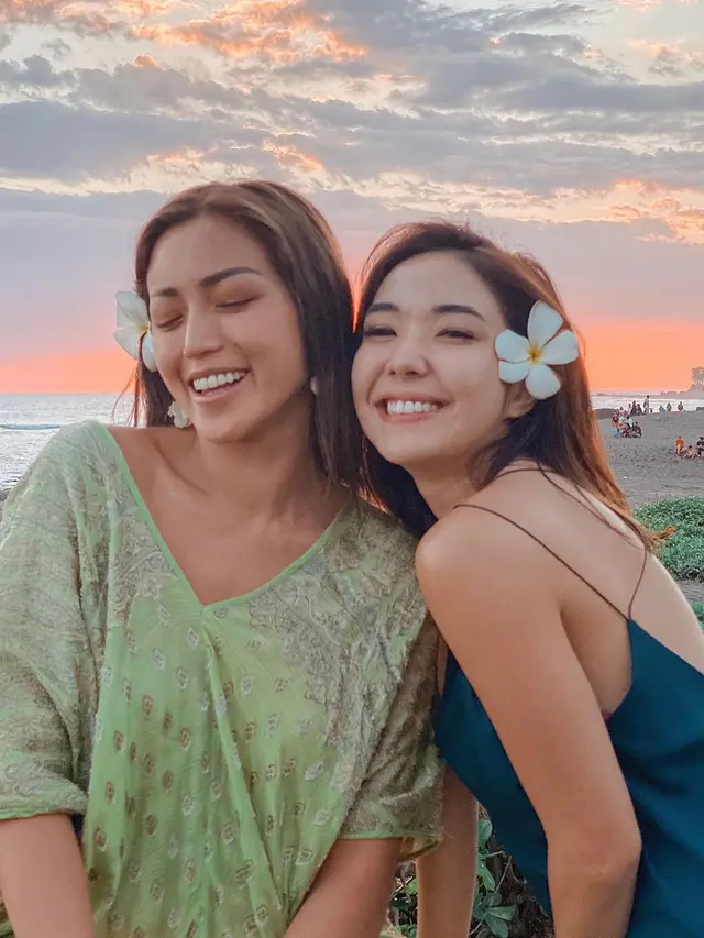 7 Potret Persahabatan Jessica Iskandar dan Gisella Anastasia, Selalu Kompak