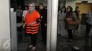 Anggota DPR RI F-Partai Hanura Dewie Yasin Limpo bersiap menjalani pemeriksaan perdana di KPK, Jakarta, Selasa (27/10). Dewie yang ditetapkan sebagai tersangka diperiksa terkait dugaan suap proyek pembangkit listrik di Papua. (Liputan6.com/Helmi Afandi)