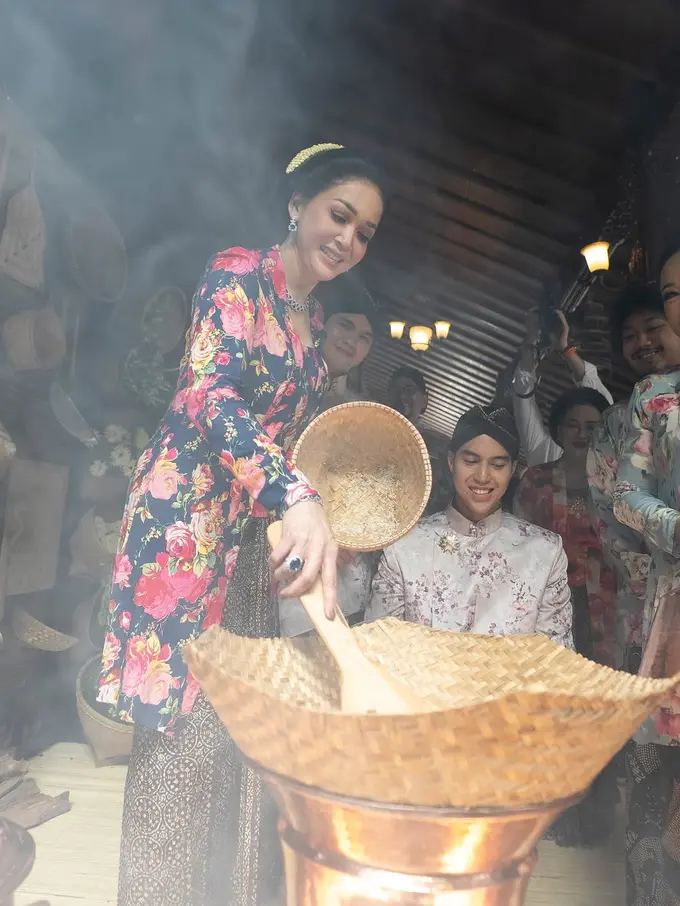 Makna Blue Sapphire: Batu Cinta dan Kesetiaan Favorit Royal Family yang Dipilih Maia Estianty di Momen Siraman Al Ghazali