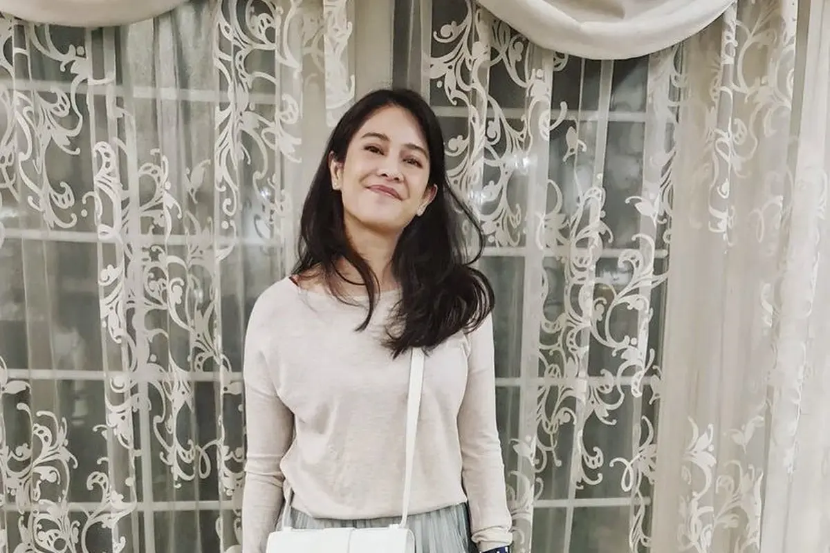 Padupadan Warna Abu-Abu Muda