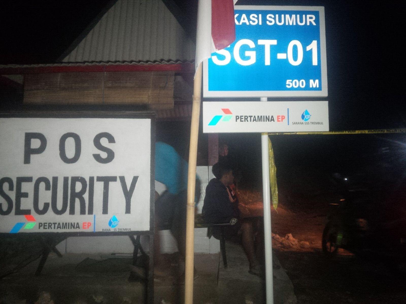 Pos penjagaan dipasangi garis polisi agar warga tak memasuki lokasi. Foto: (Felek Wahyu/Liputan6.com)