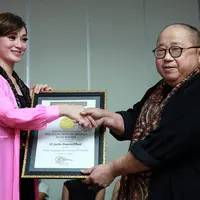 25 artis dari label Nagaswara di Halim Perdanakusuma meluncurkan album kompilasi '25 Dancedhut Nation 2016' yang memadukan aliran dangdut dan dance.(Deki Prayoga/Bintang.com)