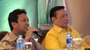 Ketua Umum PPP Rommahurmuziy (kiri) memberikan pidato di Jakarta, Jum'at (13/3/2015). (Liputan6.com/Andrian M Tunay).  Agung Laksono menegaskan safari politiknya untuk memberikan dukungan pada pemerintahan saat ini. (Liputan6.com/Andrian M Tunay)