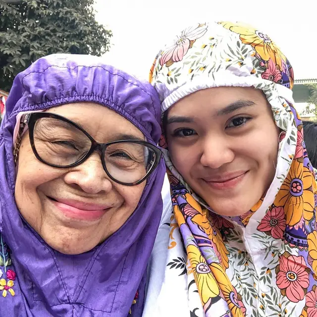 6 Potret Sheryl Sheinafia Tanpa Makeup, Tetap Terlihat Manis