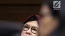 Mantan Dirut PT Pertamina (Persero), Karen Agustiawan saat menjalani sidang lanjutan pemeriksaan saksi-saksi di Pengadilan Tipikor, Jakarta, Kamis (2/5/2019). Sebelumnya, Karen didakwa terlibat dugaan korupsi investasi perusahaan di Blok BMG Australia tahun 2009. (Liputan6.com/Helmi Fithriansyah)
